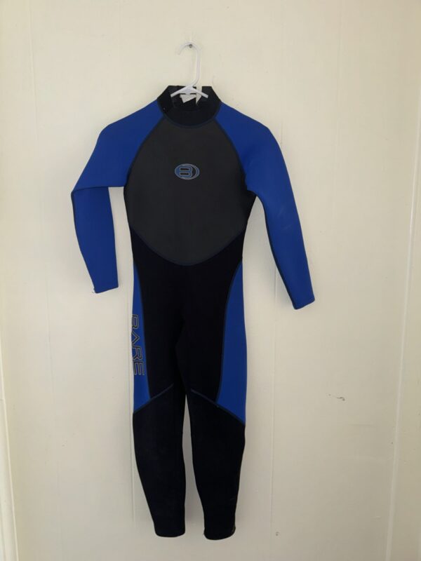 Junior 32 wetsuit size 12 $75 - Image 3